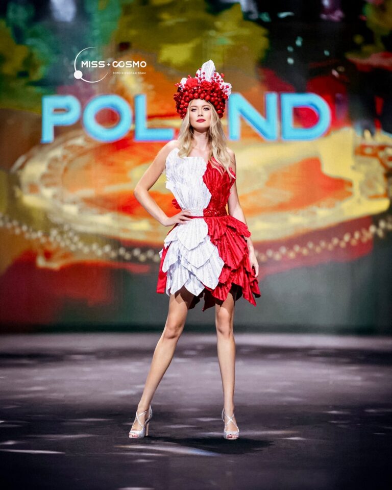 Reprezentantka Polski w stroju narodowym – Miss Cosmo 2024